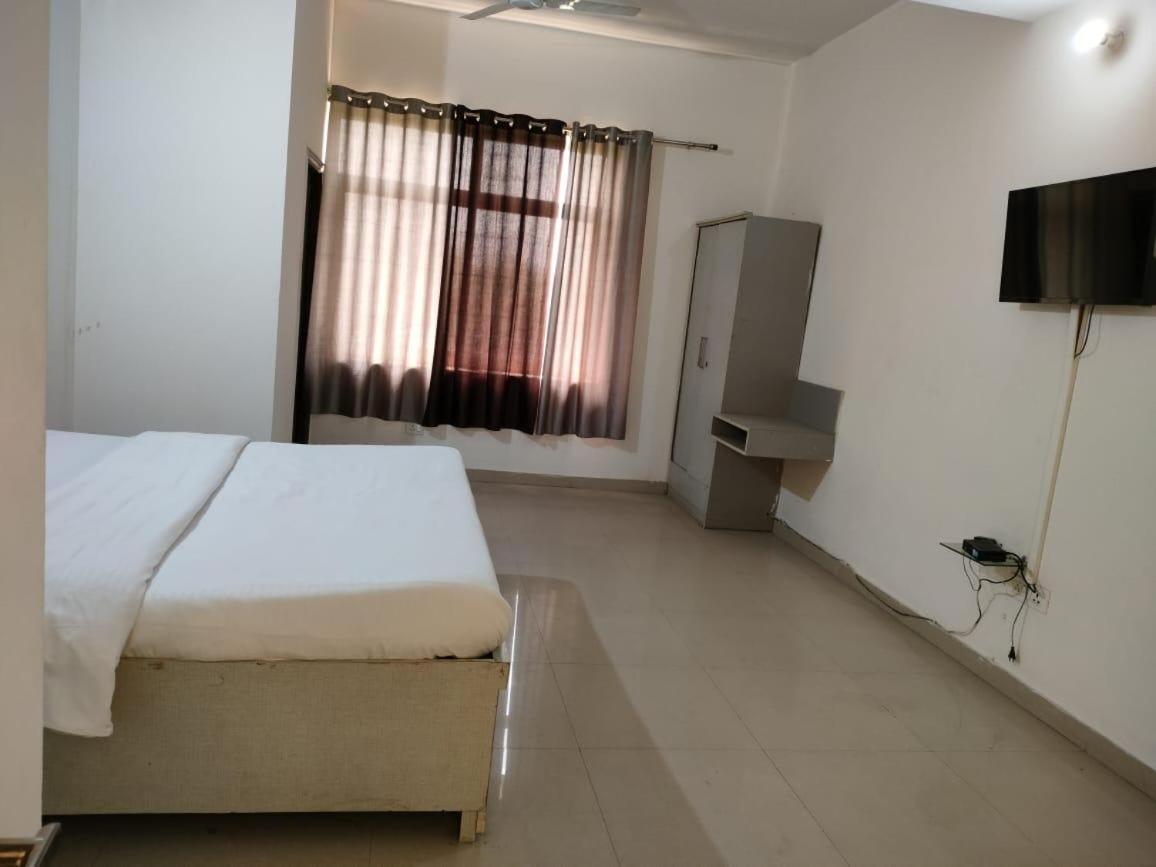 The Rejoice Hotel & Guesthouse 大诺伊达 外观 照片